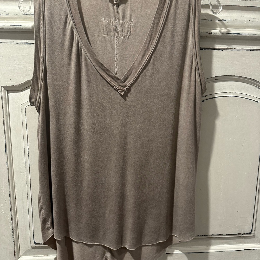 La miel Sleeveless Taupe Top